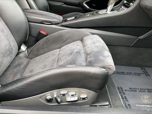 Used 2018 Porsche 718 Boxster GTS image 16