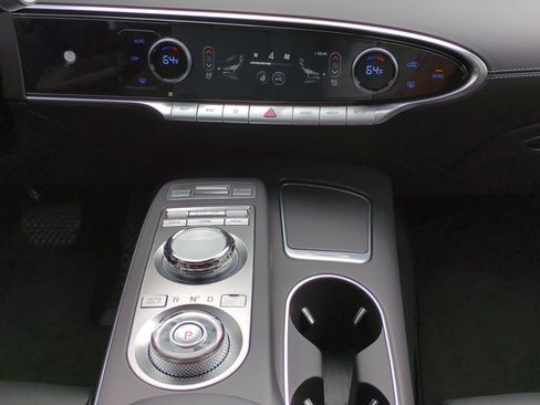 Certified 2025 Genesis GV70 2.5T w/ Select Package image 19