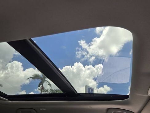 Certified 2025 Honda Pilot Touring image 18