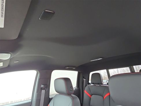 Used 2024 Chevrolet Colorado Z71 w/ Z71 Convenience Package 2 image 19