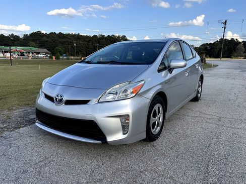 Used 2014 Toyota Prius Two image 1