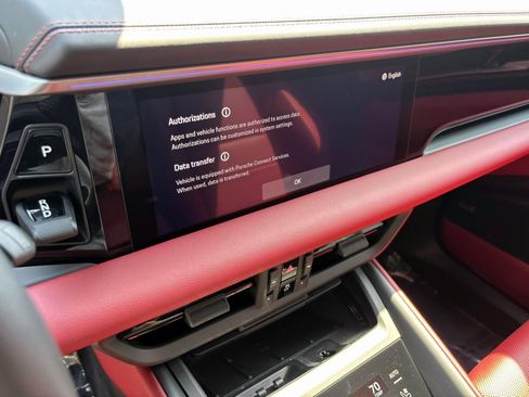 Certified 2025 Porsche Macan 4S Electric image 31