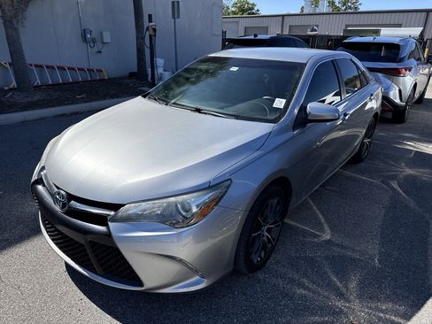 Used 2015 Toyota Camry XSE FWD image 4