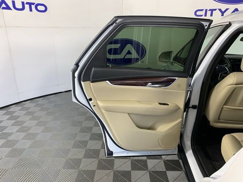 Used 2017 Cadillac XT5 Luxury FWD image 30