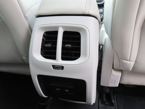 Used 2020 Jeep Cherokee Latitude Plus image 21