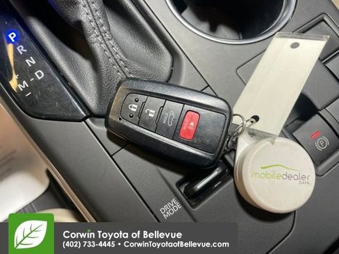 Certified 2023 Toyota Highlander XLE image 29