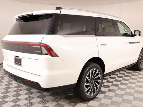 New 2026 Lincoln Navigator Black Label AWD/4WD image 23