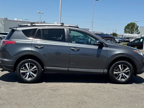 Used 2018 Toyota RAV4 XLE AWD/4WD image 6