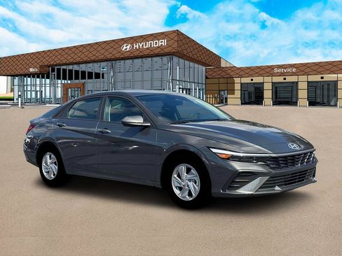 Used 2026 Hyundai Elantra SE image 10