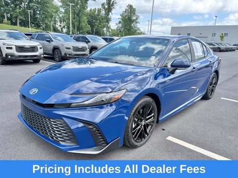 Used 2025 Toyota Camry SE FWD image 6