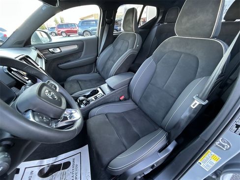 Certified 2024 Volvo XC40 B5 Plus image 15