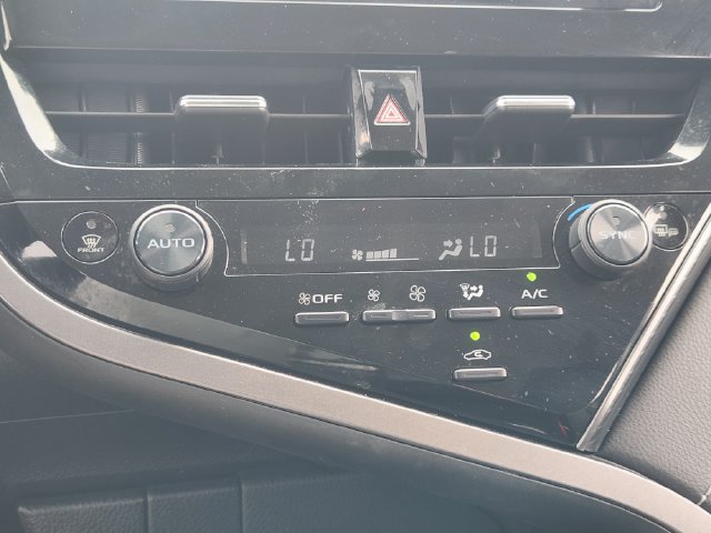 Used 2022 Toyota Camry SE w/ Convenience Package FWD image 14