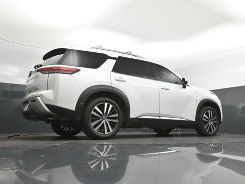 Used 2025 Nissan Pathfinder Platinum FWD image 42