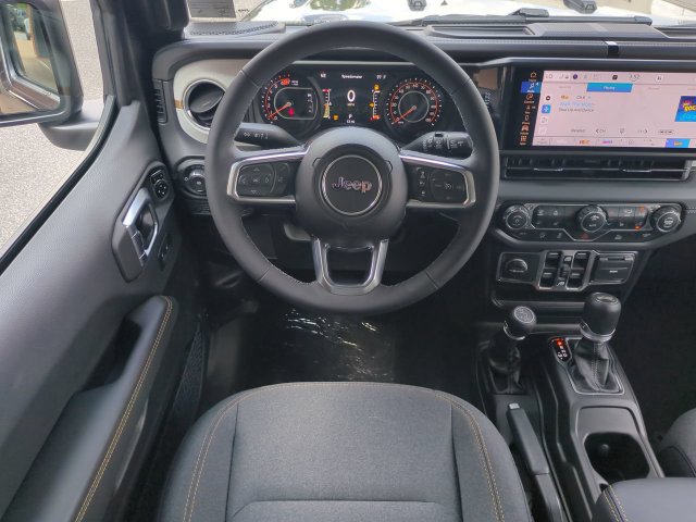New 2026 Jeep Wrangler Unlimited Sahara w/ Technology Group AWD/4WD image 16