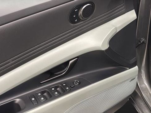 Used 2024 Hyundai Elantra Limited FWD image 21