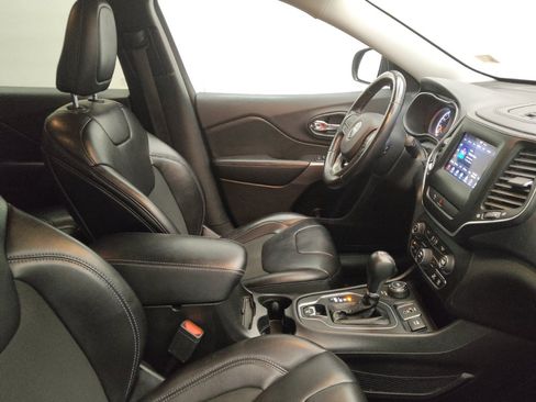 Used 2019 Jeep Cherokee Latitude Plus w/ Cold Weather Group AWD/4WD image 21
