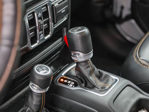 Used 2022 Jeep Wrangler Unlimited Sahara image 20