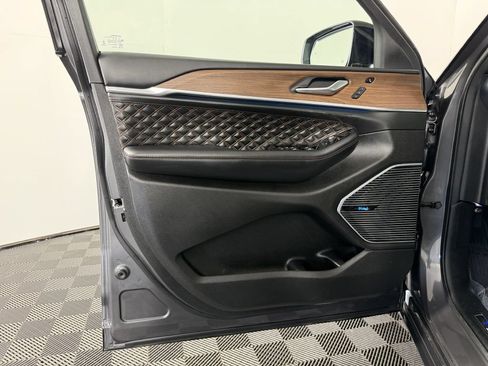 Used 2022 Jeep Grand Cherokee Summit w/ Advanced Protech Group IV AWD/4WD image 47