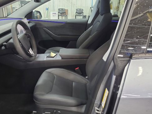 Used 2026 Tesla Model Y Long Range image 3