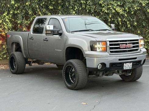 Used 2013 GMC Sierra 1500 SLE w/ Power Tech Package image 3