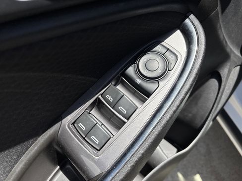 Used 2017 Chevrolet Malibu LT FWD image 14