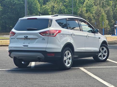 Used 2016 Ford Escape SE w/ SE Leather Comfort Package AWD/4WD image 4