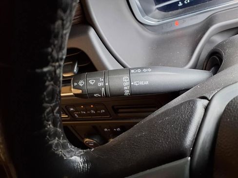 Used 2022 Chevrolet Suburban LT RWD image 8