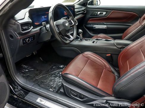 Used 2025 Ford Mustang Premium RWD image 12