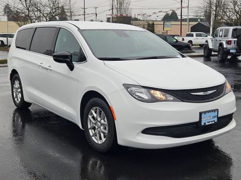 New 2026 Chrysler Voyager LX image 8