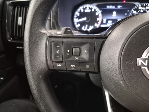 Used 2022 Nissan Pathfinder S FWD image 24