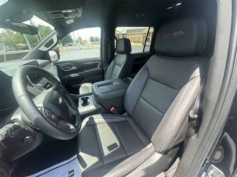 Used 2024 Chevrolet Suburban High Country image 11