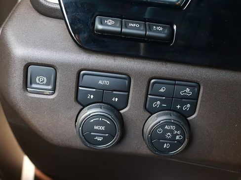 Used 2024 Chevrolet Silverado 1500 LTZ w/ Technology Package AWD/4WD image 26