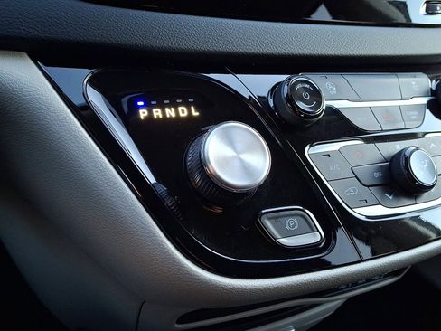 Used 2023 Chrysler Voyager LX FWD image 15