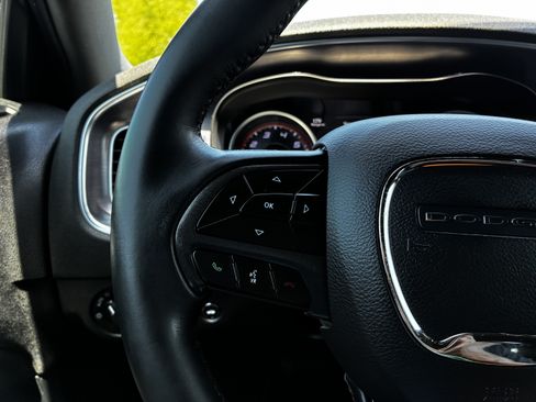 Used 2018 Dodge Charger SXT RWD image 18