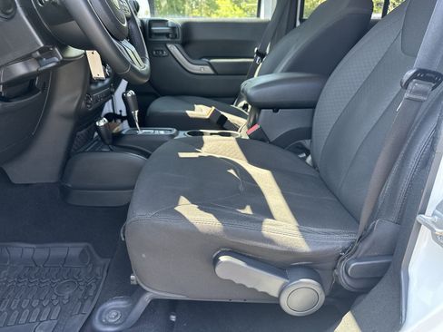 Used 2018 Jeep Wrangler Unlimited Sport S AWD/4WD image 11