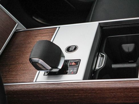 New 2025 Land Rover Range Rover SE image 26