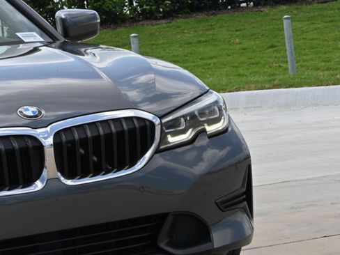 Used 2020 BMW 330i xDrive Sedan w/ Premium Package AWD/4WD image 10