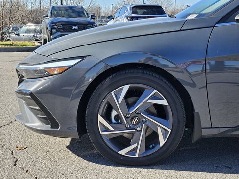 New 2025 Hyundai Elantra Limited image 10