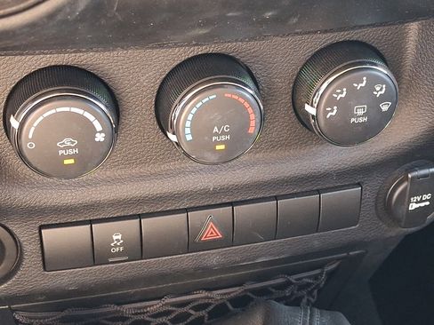Used 2016 Jeep Wrangler Unlimited Sport w/ Quick Order Package 23S AWD/4WD image 16