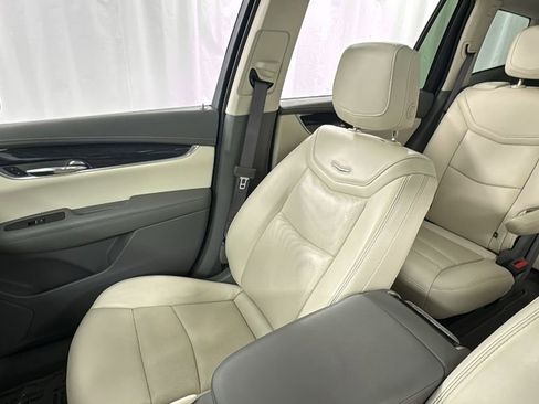 Used 2022 Cadillac XT6 Premium Luxury image 13