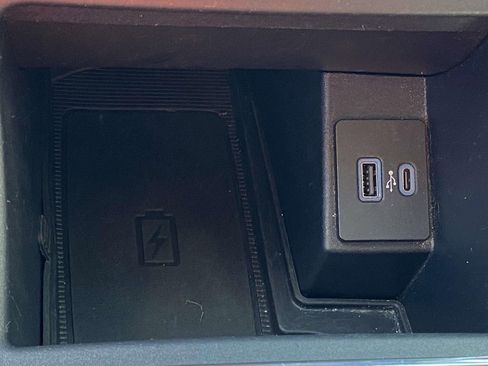 Used 2024 Ford Edge Titanium image 28