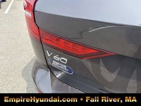 Used 2025 Volvo V60 B5 Cross Country Plus image 5