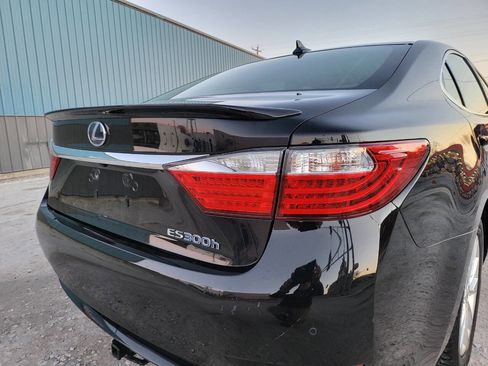 Used 2014 Lexus ES 300h w/ Luxury Package w/Bamboo Trim FWD image 6