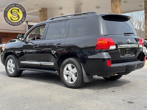 Used 2013 Toyota Land Cruiser image 4