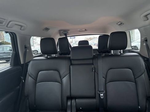 Used 2025 Nissan Pathfinder SL image 25