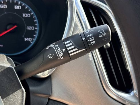 Used 2020 Chevrolet Equinox LS FWD image 12