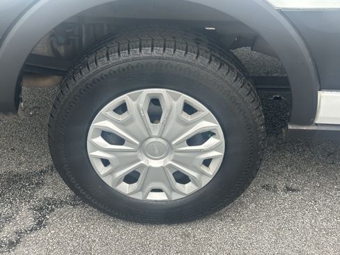 Used 2025 Ford Transit 350 XLT RWD image 18