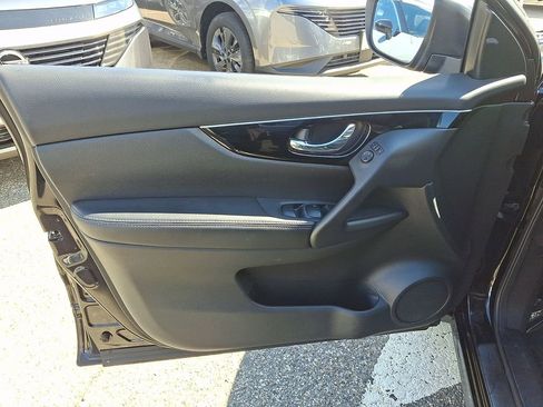 Used 2019 Nissan Rogue Sport SL w/ Premium Package image 14