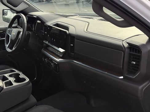 Used 2022 Chevrolet Silverado 1500 LT RWD image 24