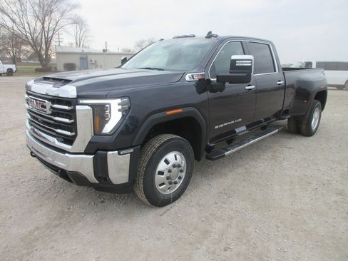 New 2026 GMC Sierra 3500 SLT w/ SLT Premium Package image 11